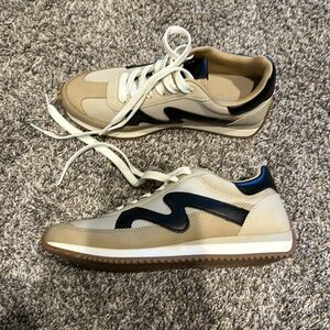 Universal thread sneakers